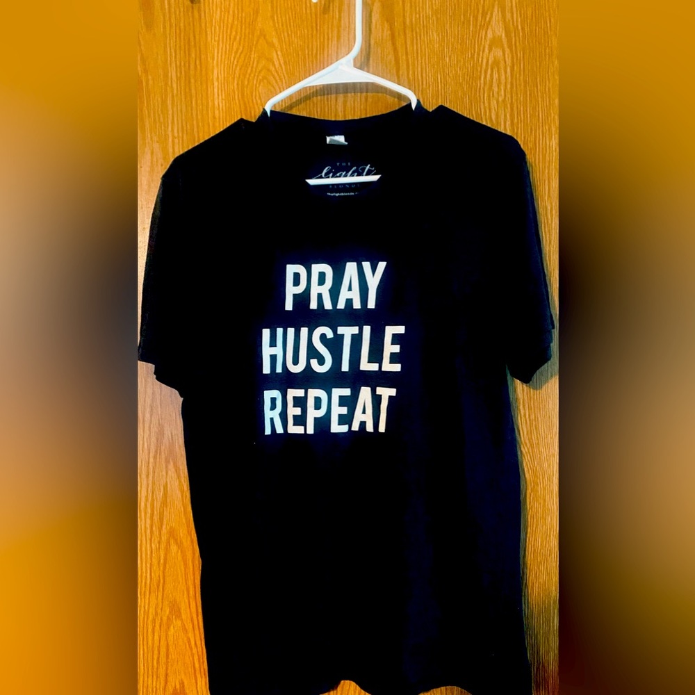 Size L- Pray Hustle Repeat Tshirt 😍 NEVER WORN